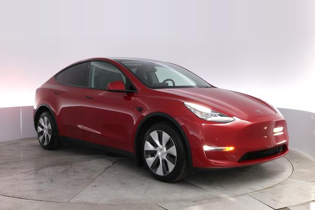 2022 Tesla Model Y — photo 10 of 22