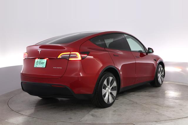 2022 Tesla Model Y — photo 2 of 22