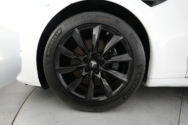 2022 Tesla Model S — photo 7 of 23