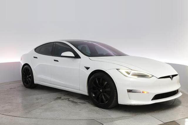 2022 Tesla Model S — photo 10 of 23