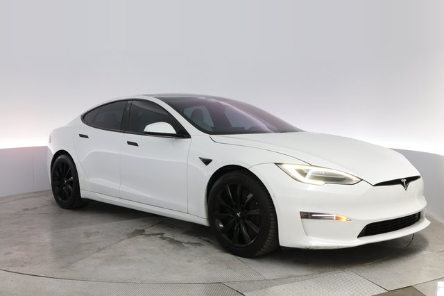 2022 Tesla Model S — photo 10 of 23