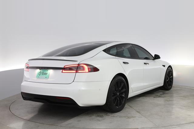 2022 Tesla Model S — photo 2 of 23