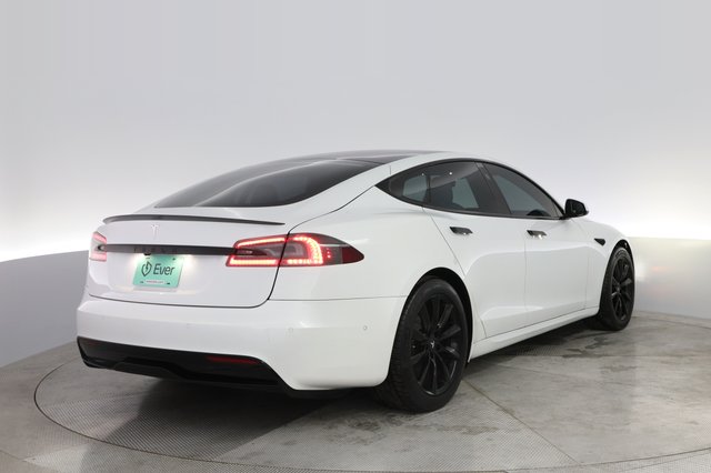 2022 Tesla Model S — photo 2 of 23