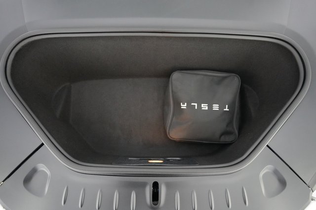 2022 Tesla Model S — photo 21 of 23