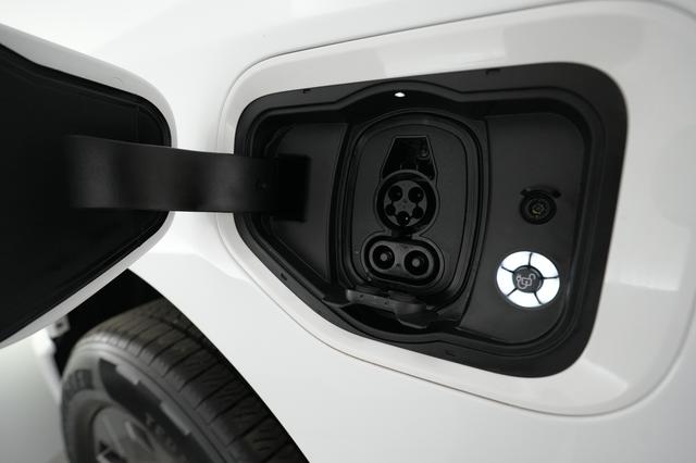 2024 Ford F-150 Lightning — photo 8 of 13