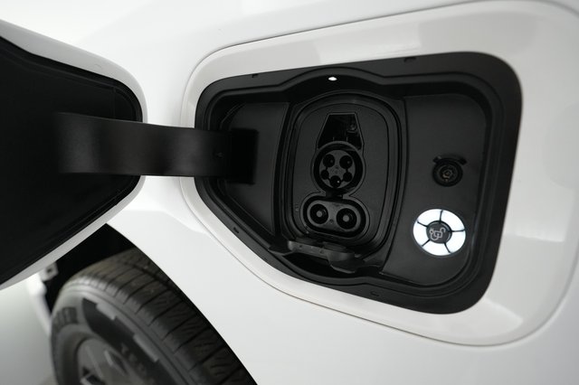 2024 Ford F-150 Lightning — photo 8 of 13