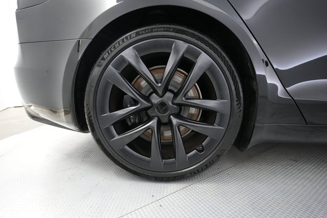 2022 Tesla Model S — photo 16 of 22