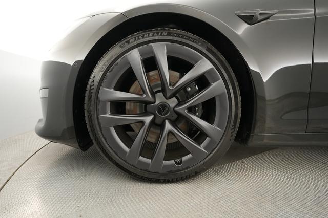 2022 Tesla Model S — photo 7 of 22
