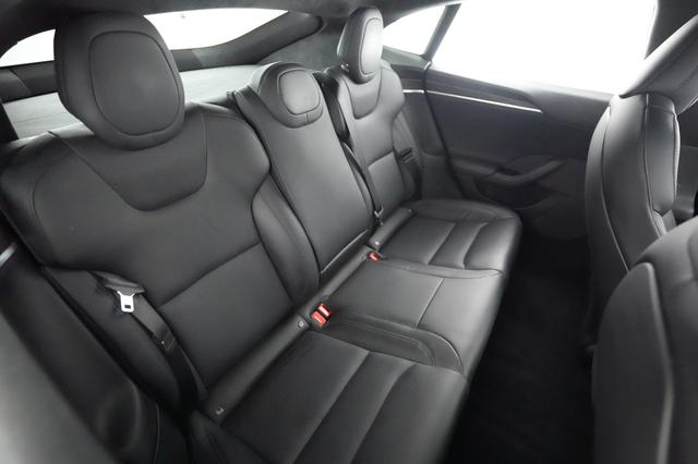 2022 Tesla Model S — photo 4 of 22