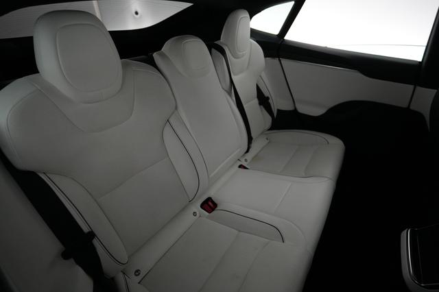 2022 Tesla Model S — photo 4 of 22