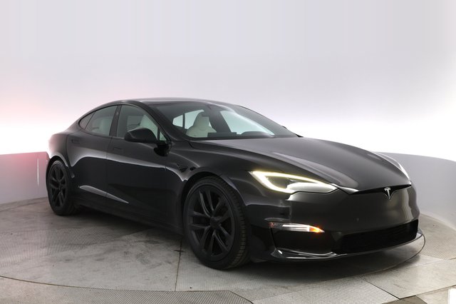 2022 Tesla Model S — photo 10 of 22
