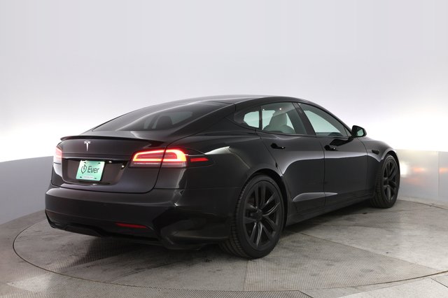 2022 Tesla Model S — photo 2 of 22