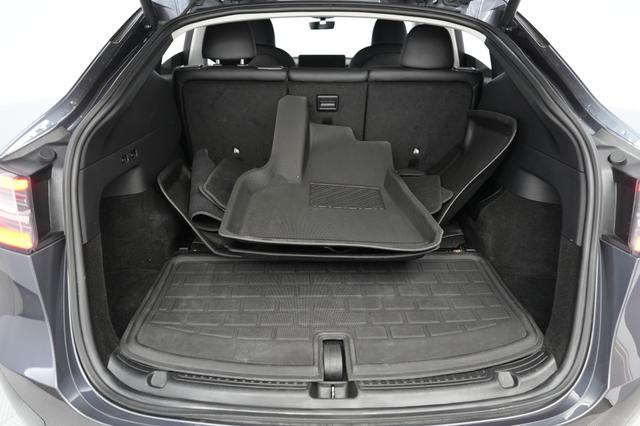 2023 Tesla Model Y — photo 6 of 26