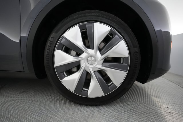 2023 Tesla Model Y — photo 15 of 26