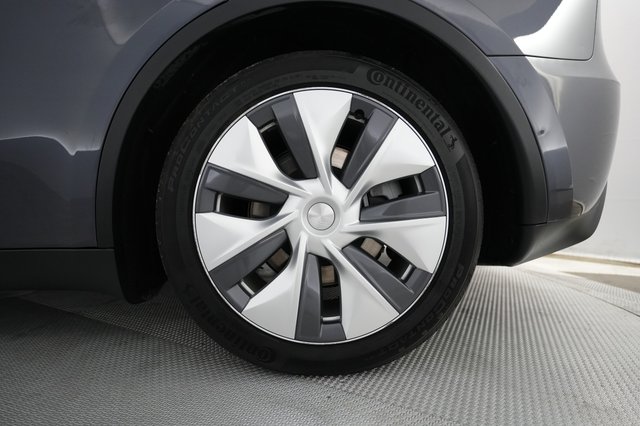 2023 Tesla Model Y — photo 17 of 26