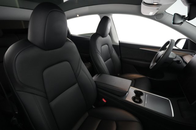 2023 Tesla Model Y — photo 18 of 26
