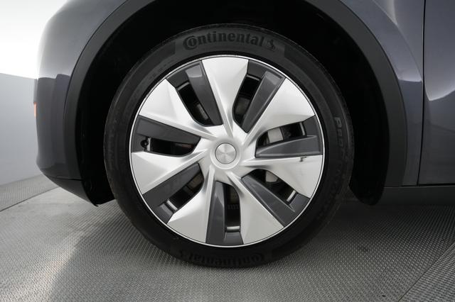 2023 Tesla Model Y — photo 7 of 26