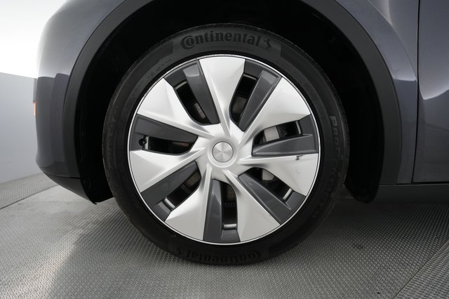 2023 Tesla Model Y — photo 7 of 26