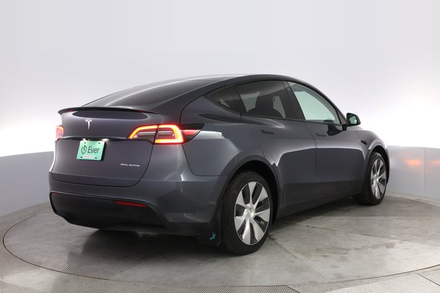 2023 Tesla Model Y — photo 2 of 28