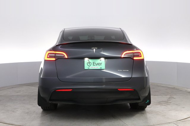 2023 Tesla Model Y — photo 12 of 28