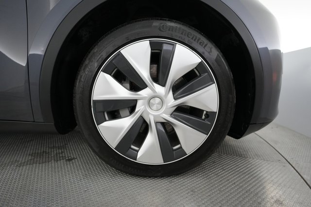 2023 Tesla Model Y — photo 15 of 28