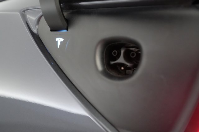 2023 Tesla Model Y — photo 8 of 28