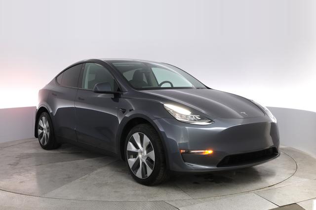 2023 Tesla Model Y — photo 10 of 28