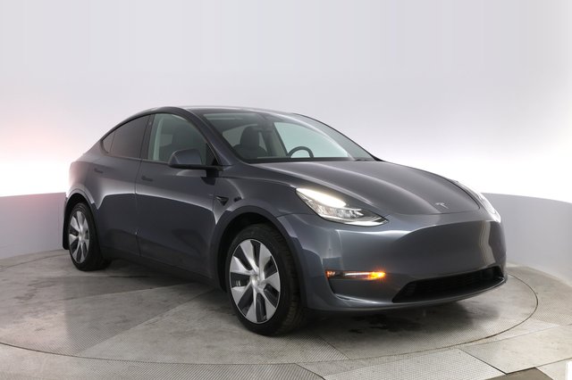 2023 Tesla Model Y — photo 10 of 28