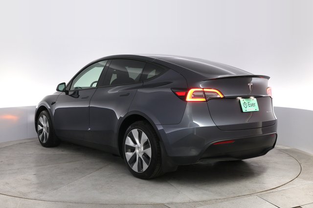 2023 Tesla Model Y — photo 13 of 28