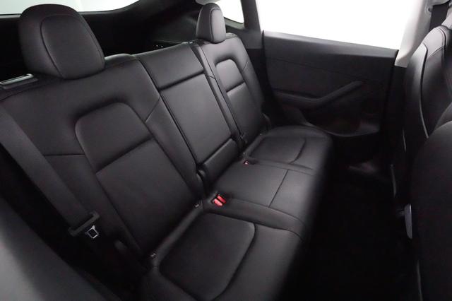 2023 Tesla Model Y — photo 4 of 28