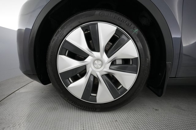 2023 Tesla Model Y — photo 7 of 28