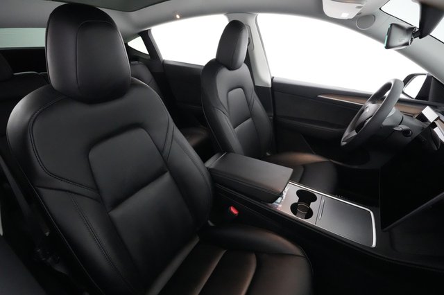 2023 Tesla Model Y — photo 18 of 28
