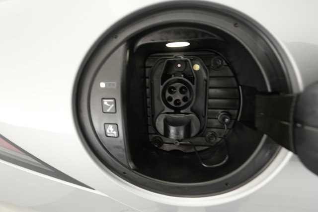 2023 Hyundai IONIQ 6 — photo 8 of 21