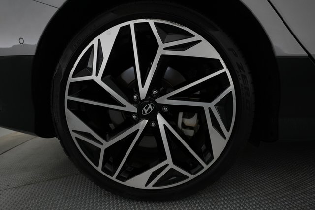 2023 Hyundai IONIQ 6 — photo 7 of 21