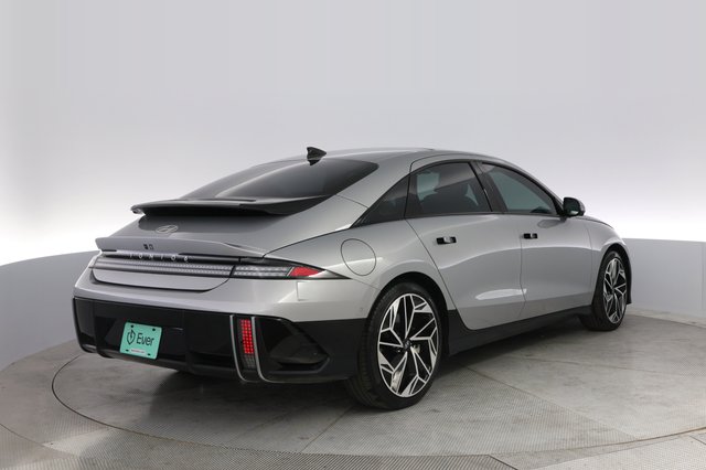 2023 Hyundai IONIQ 6 — photo 2 of 21