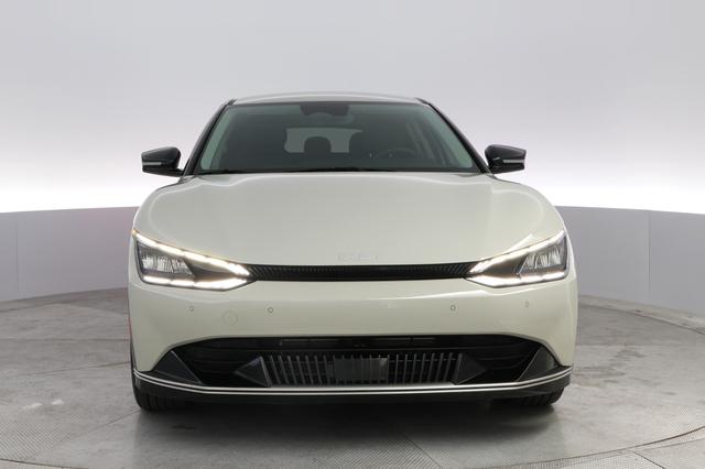 2023 Kia EV6 — photo 9 of 22