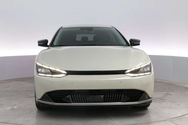 2023 Kia EV6 — photo 9 of 22