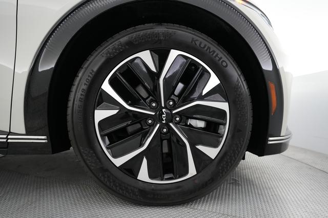 2023 Kia EV6 — photo 7 of 22