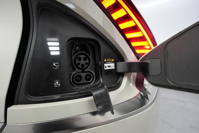 2023 Kia EV6 — photo 8 of 22