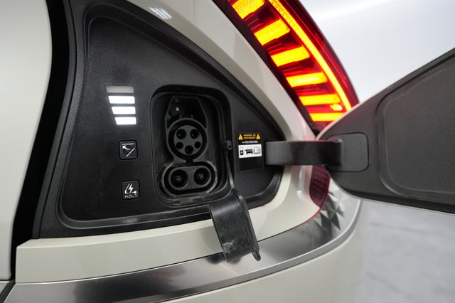 2023 Kia EV6 — photo 8 of 22