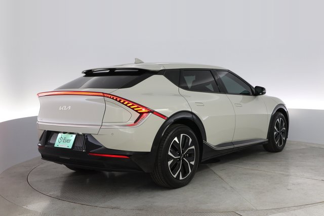 2023 Kia EV6 — photo 2 of 22