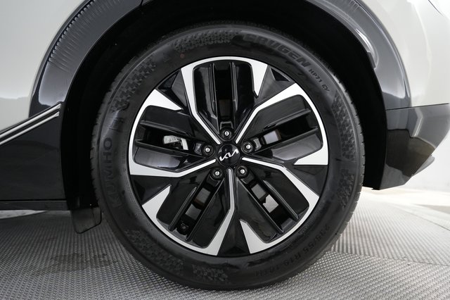 2023 Kia EV6 — photo 16 of 22