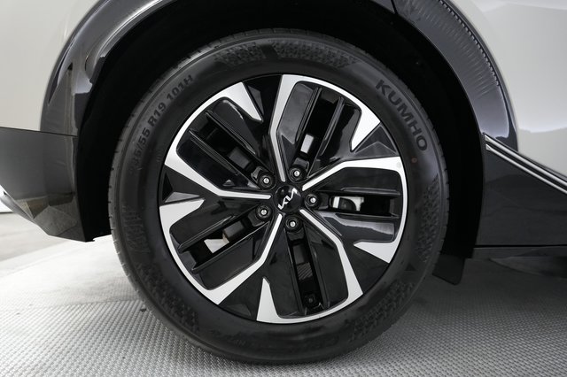 2023 Kia EV6 — photo 17 of 22