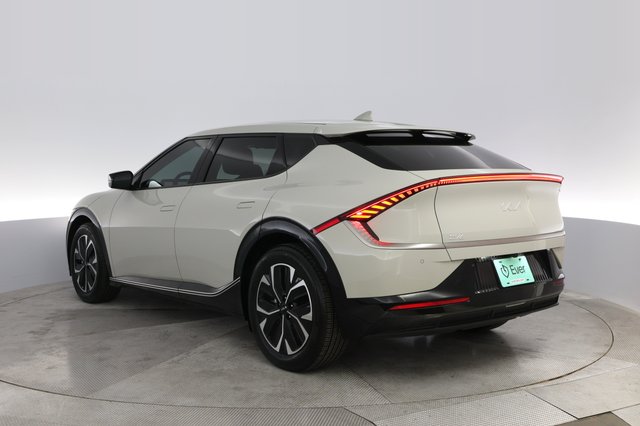 2023 Kia EV6 — photo 13 of 22
