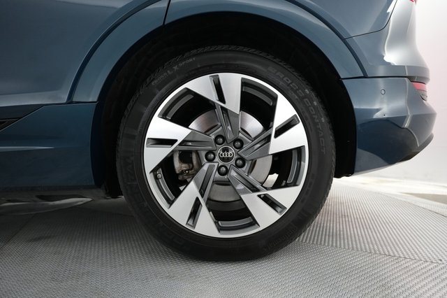 2023 Audi e-tron — photo 15 of 23