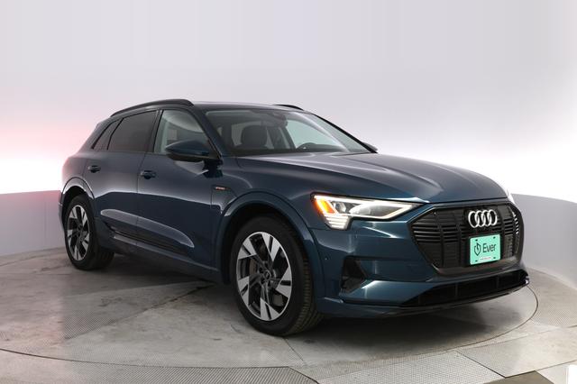 2023 Audi e-tron — photo 10 of 23