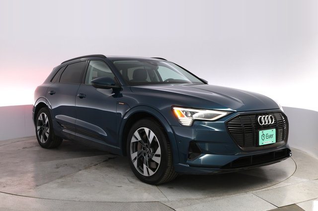 2023 Audi e-tron — photo 10 of 23