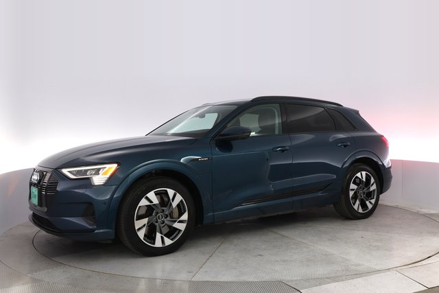 2023 Audi e-tron — photo 14 of 23