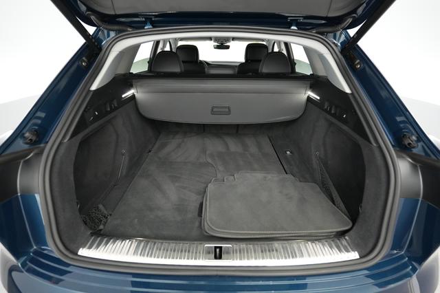 2023 Audi e-tron — photo 6 of 23