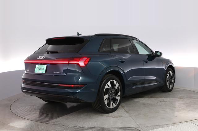 2023 Audi e-tron — photo 2 of 23